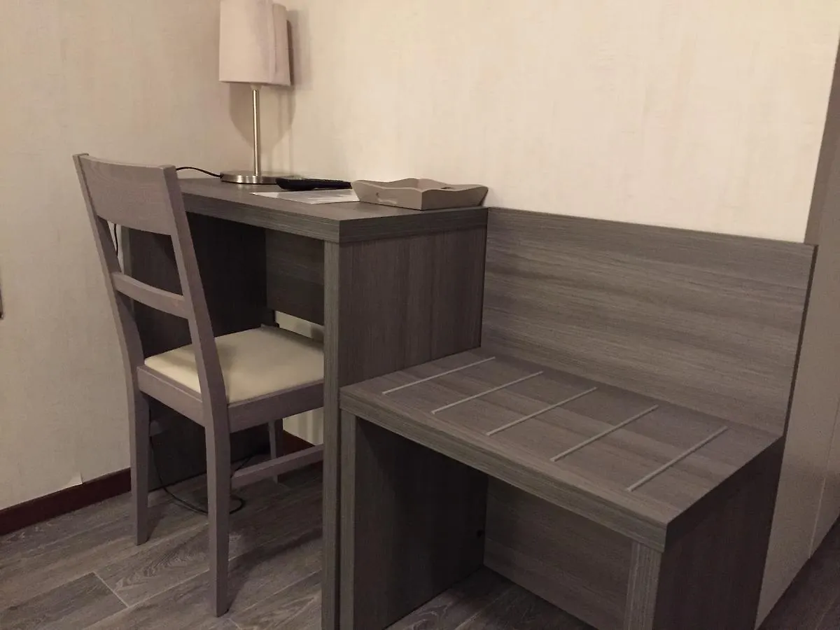 Hotel De L'Avenue Tarbes